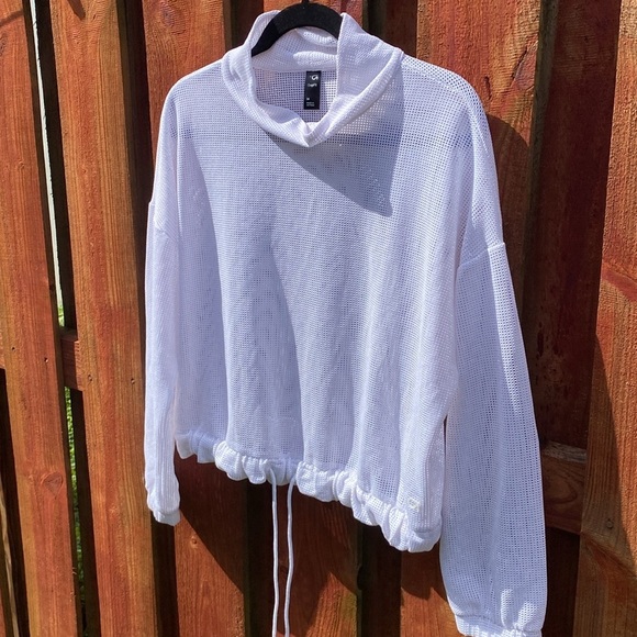 GapFit Crop Mock Neck White Pull Over Size M - Picture 3 of 10